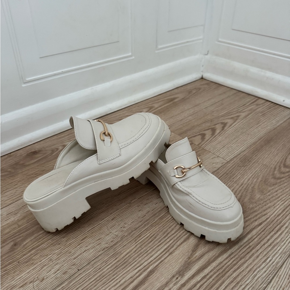 Elegant Cream Loafers with Gold Accent